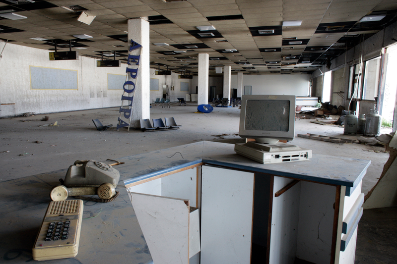 Illustration for article titled Athens' Abandoned International Airport Is Incredibly Creepy